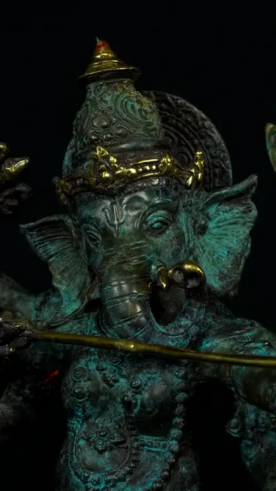 Statue sacrée bénie – Ganesh n°3 – 39 cm, détail sculpté n°10