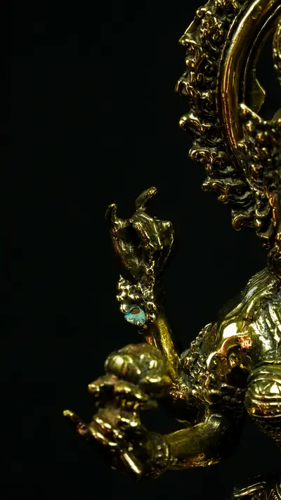 Statue sacrée bénie – Saraswati au cygne, détail sculpté n°9