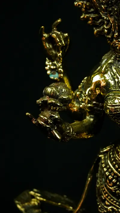 Statue sacrée bénie – Saraswati au cygne, détail sculpté n°10