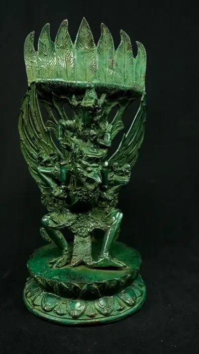 Vishnu béni sur Garuda n°2, vue de face