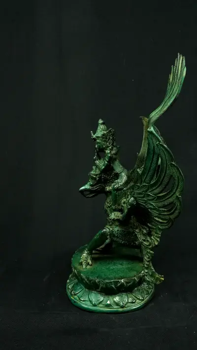 Vishnu béni sur Garuda n°2, profil gauche
