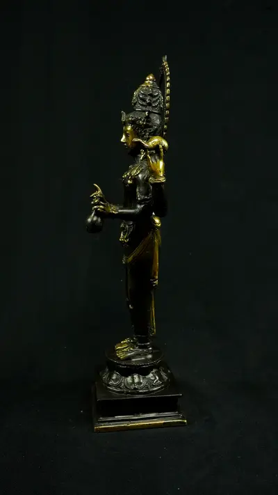 Statue sacrée bénie – Brahma indonésien n°2, détail sculpté n°1