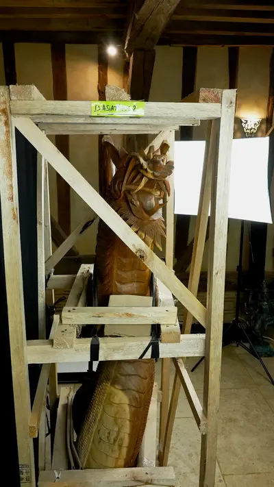 Grand dragon béni sculpté en bois de suar, vue complémentaire n°8