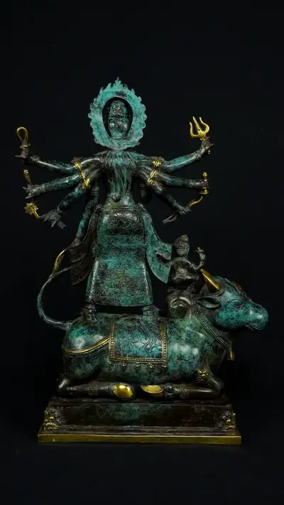 Statue bénie de Durga Kamadhenu en laiton, vue arrière