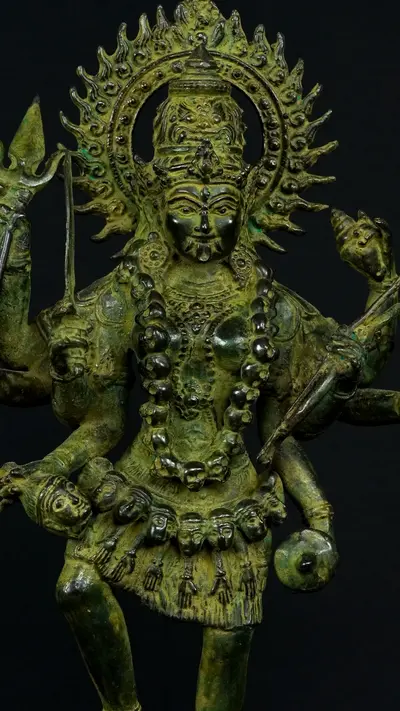Statue bénie de Kali en laiton réalisée à la cire perdue, détail complémentaire n°1