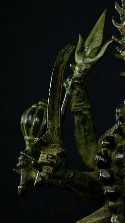 Statue bénie de Kali en laiton réalisée à la cire perdue, détail complémentaire n°13