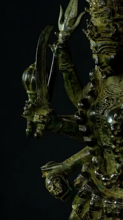 Statue bénie de Kali en laiton réalisée à la cire perdue, détail complémentaire n°14