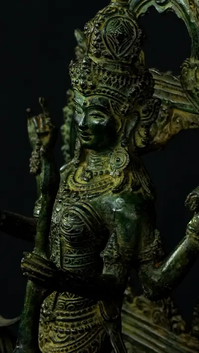 Statue sacrée bénie – Saraswati au cygne, détail sculpté n°14