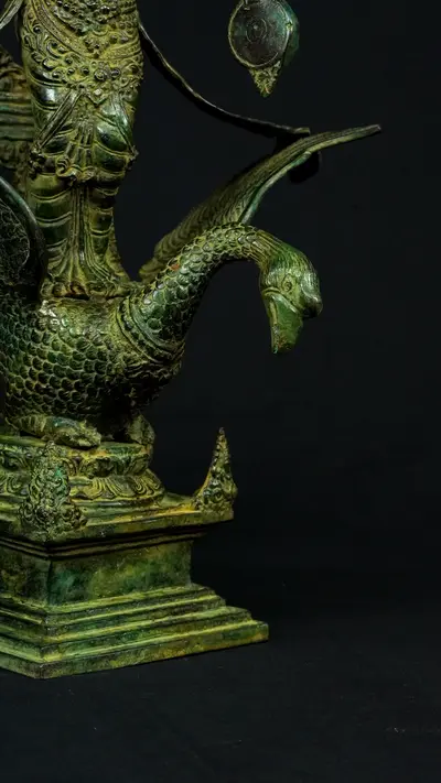 Statue sacrée bénie – Saraswati au cygne, détail sculpté n°20