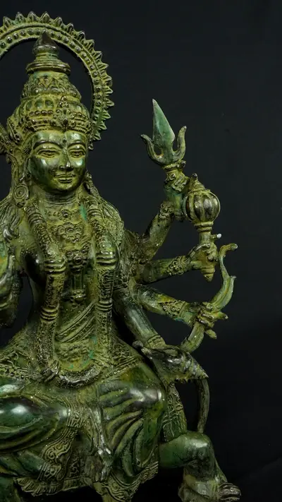 Statue sacrée bénie – Durga aux 8 bras n°2, détail sculpté n°5