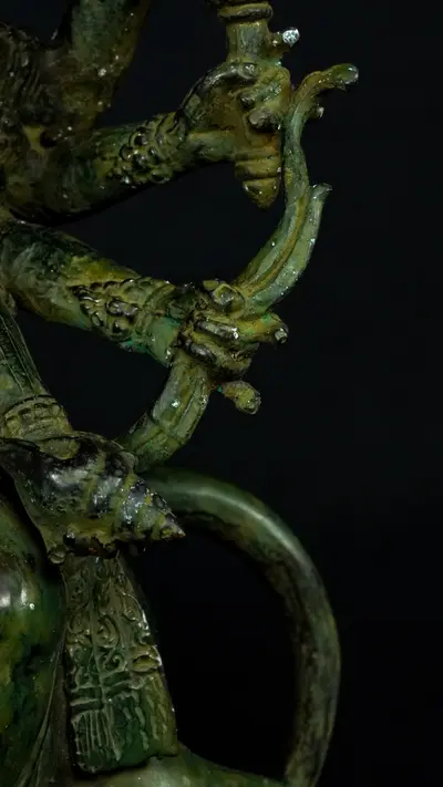 Statue sacrée bénie – Durga aux 8 bras n°2, détail sculpté n°9
