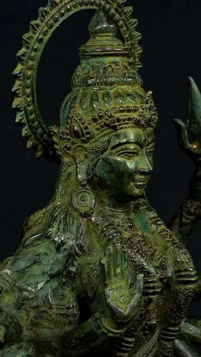 Statue sacrée bénie – Durga aux 8 bras n°2, détail sculpté n°16