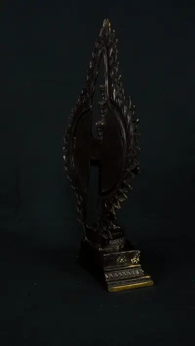 Avalokiteshvara aux mille bras, profil droit