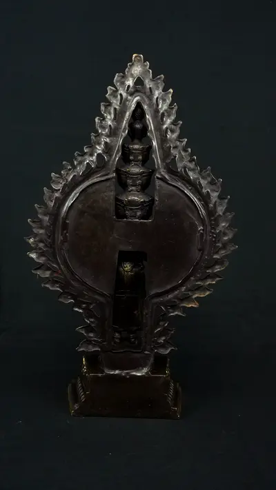 Avalokiteshvara aux mille bras, vue arrière