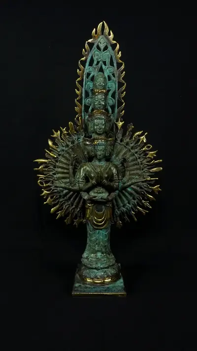 Statue bénie d’Avalokiteshvara aux 1 000 bras n°1, vue de face