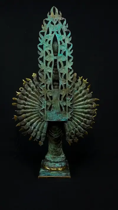 Avalokiteshvara aux 1 000 bras n°1, vue arrière