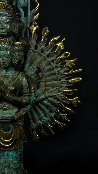 Statue bénie d’Avalokiteshvara aux 1 000 bras, exemplaire n°1, détail complémentaire n°8