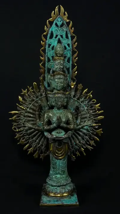 Statue bénie d’Avalokiteshvara aux 1 000 bras n°2, vue de face