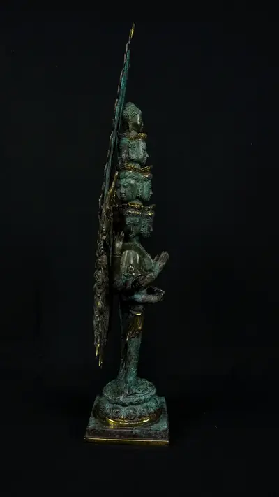 Avalokiteshvara aux 1 000 bras n°2, profil gauche
