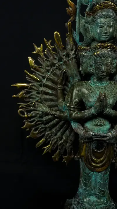 Détail des bras rayonnants d’Avalokiteshvara n°2
