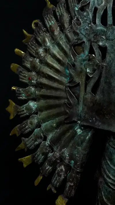 Statue bénie d’Avalokiteshvara aux 1 000 bras, exemplaire n°2, détail complémentaire n°11