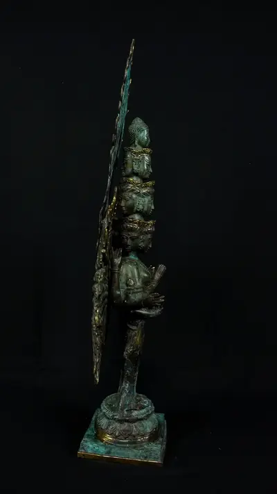 Statue bénie d’Avalokiteshvara aux 1 000 bras, exemplaire n°3, détail complémentaire n°1