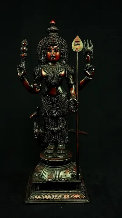 Murugan n°1 en laiton, vue entière