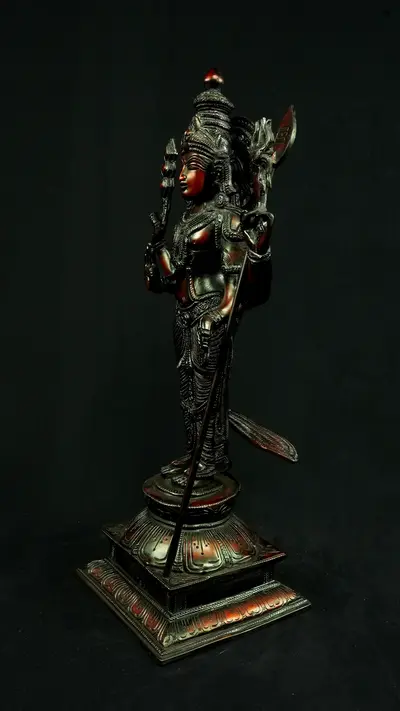 Statue sacrée bénie – Murugan n°1 – 46 cm, détail sculpté n°3