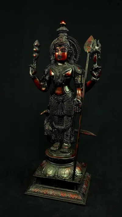 Statue sacrée bénie – Murugan n°1 – 46 cm, détail sculpté n°4