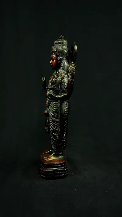 Dhanvantari béni n°1 en laiton, profil gauche