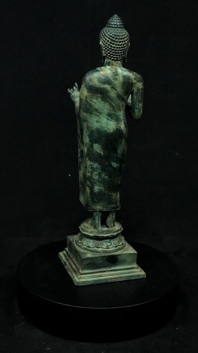 Statue sacrée bénie – Bouddha – Protection Divine, détail sculpté n°4