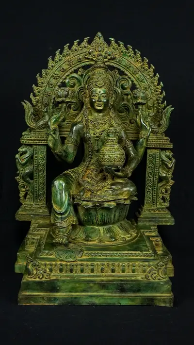 Statue bénie de Guanyin n°2 en laiton, vue de face