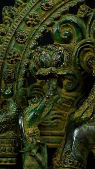 Statue bénie de Guanyin n°2 en laiton, détail complémentaire n°1