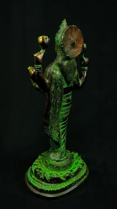 Statue sacrée bénie – Dhanvantari, détail sculpté n°1