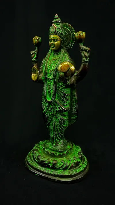 Statue sacrée bénie – Dhanvantari, détail sculpté n°4