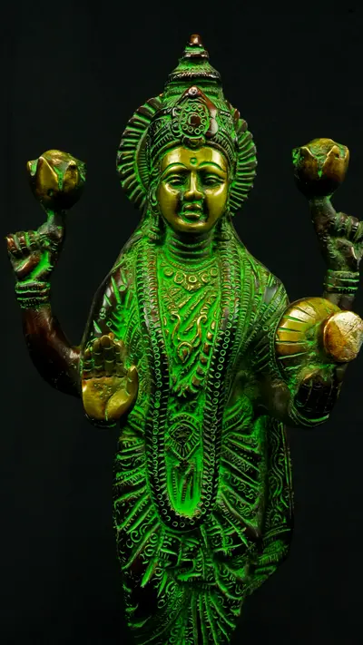 Statue sacrée bénie – Dhanvantari, détail sculpté n°6