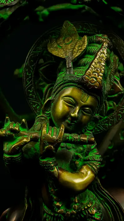 Détail de Krishna jouant de la flûte sous l’arbre