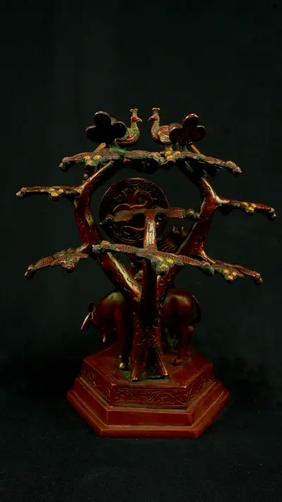 Krishna sous l’arbre, vue arrière