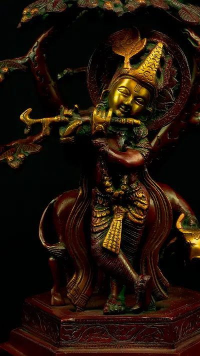 Statue sacrée bénie – Krishna sous l’arbre – deux modèles, détail sculpté n°3