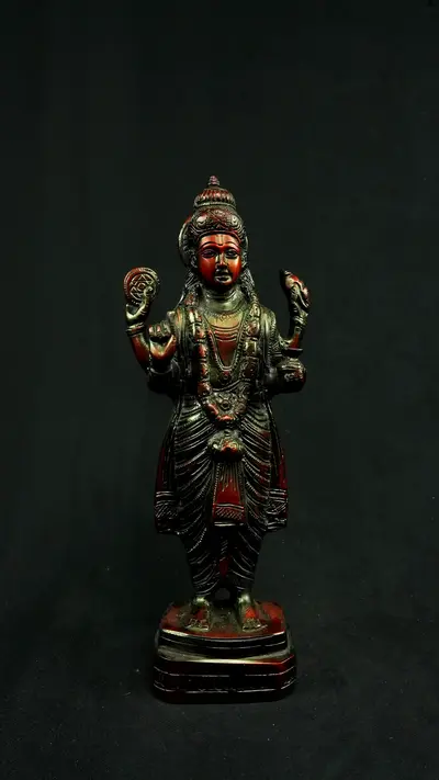 Statue sacrée bénie – Dhanvantari n°2, détail sculpté n°1