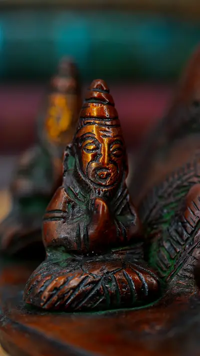 Dhakshinamurti béni en laiton, profil droit
