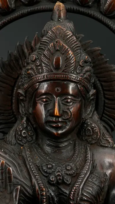 Statue sacrée bénie – Durga au lion – 33 cm, détail sculpté n°9