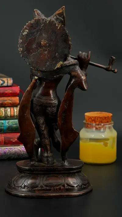 Krishna en laiton, vue arrière