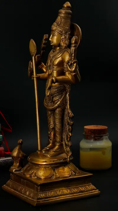 Murugan en laiton, vue de profil