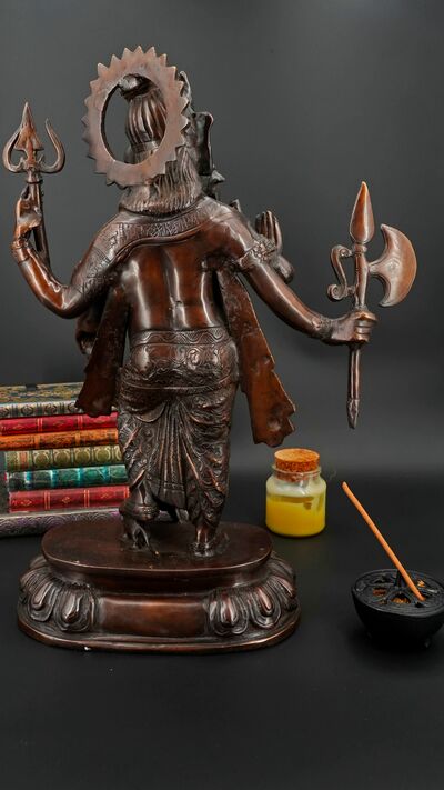 Statue bénie de Ganesh Guerrier en laiton, vue arrière
