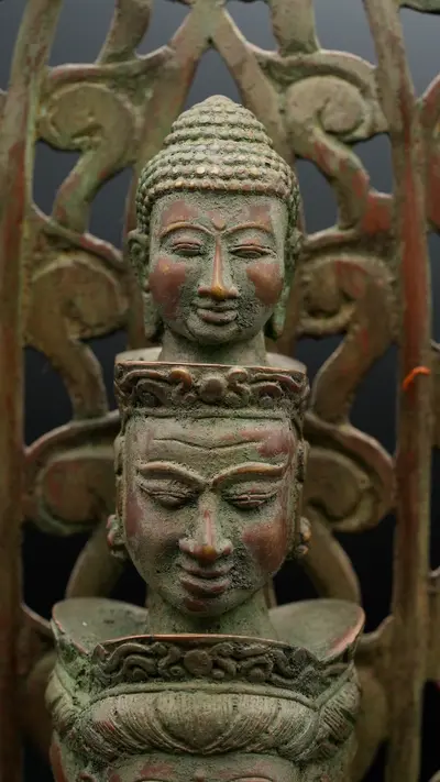 Détail des visages superposés d’Avalokiteshvara
